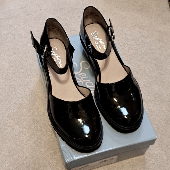 Seychelles Lock and Key Patent Leather 8 wide - Picture 4 of 8